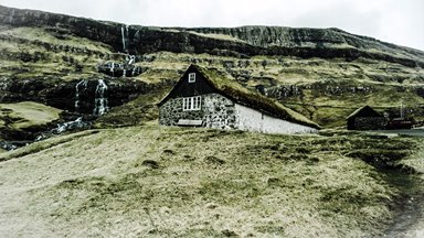 For the exterior the 'Dúvugarðar' in Saksun was chosen.